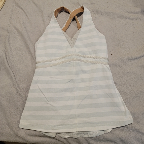 Lululemon Action tank top with built in bra - Picture 6 of 6